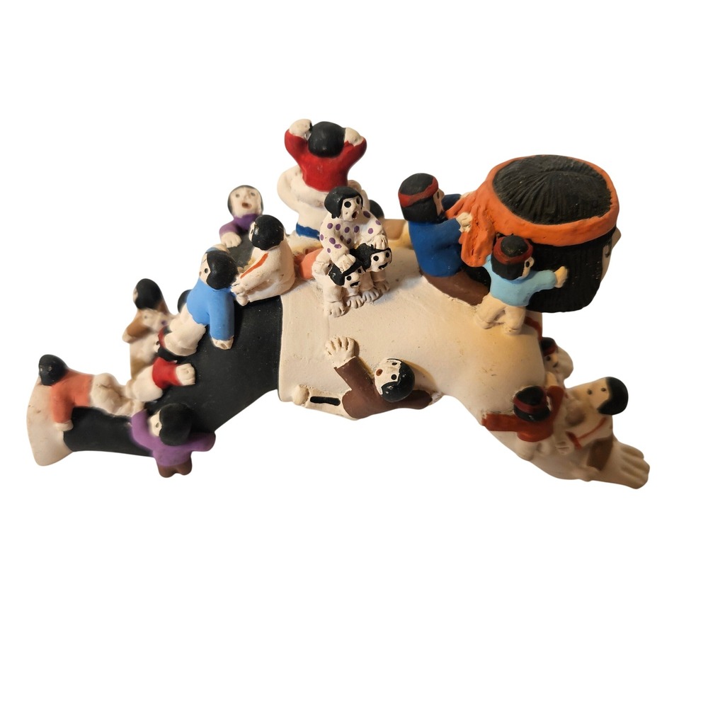 Southwestern Storyteller Pottery Figurine Crawling Figure with Many Children - Picture 4 of 10